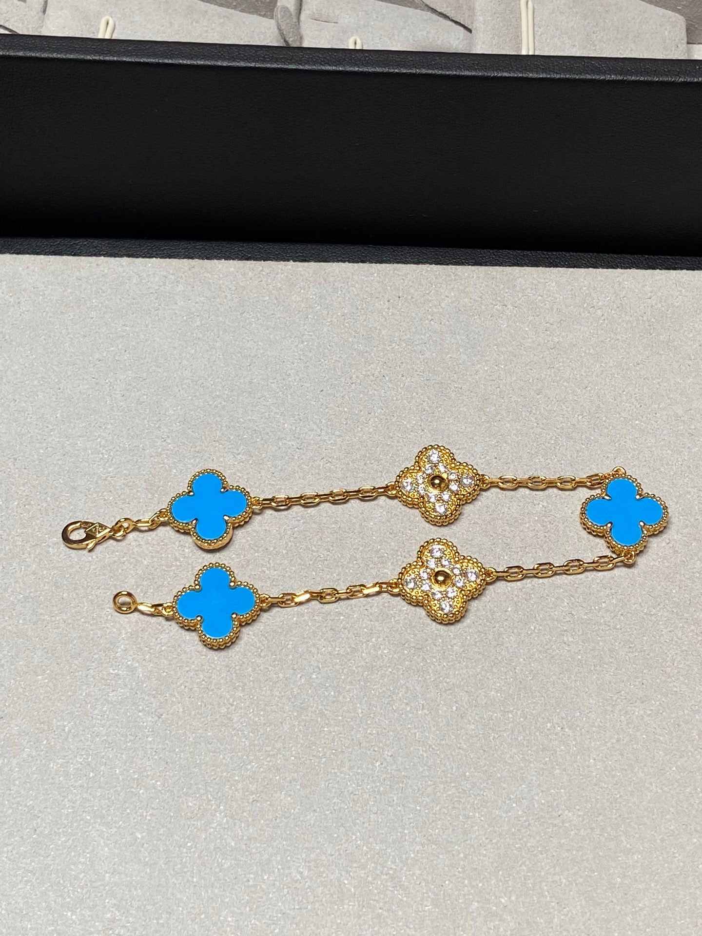 [CA]CLOVER 5 MOTIF BLUE CHALCEDONY DIAMOND GOLD BRACELET