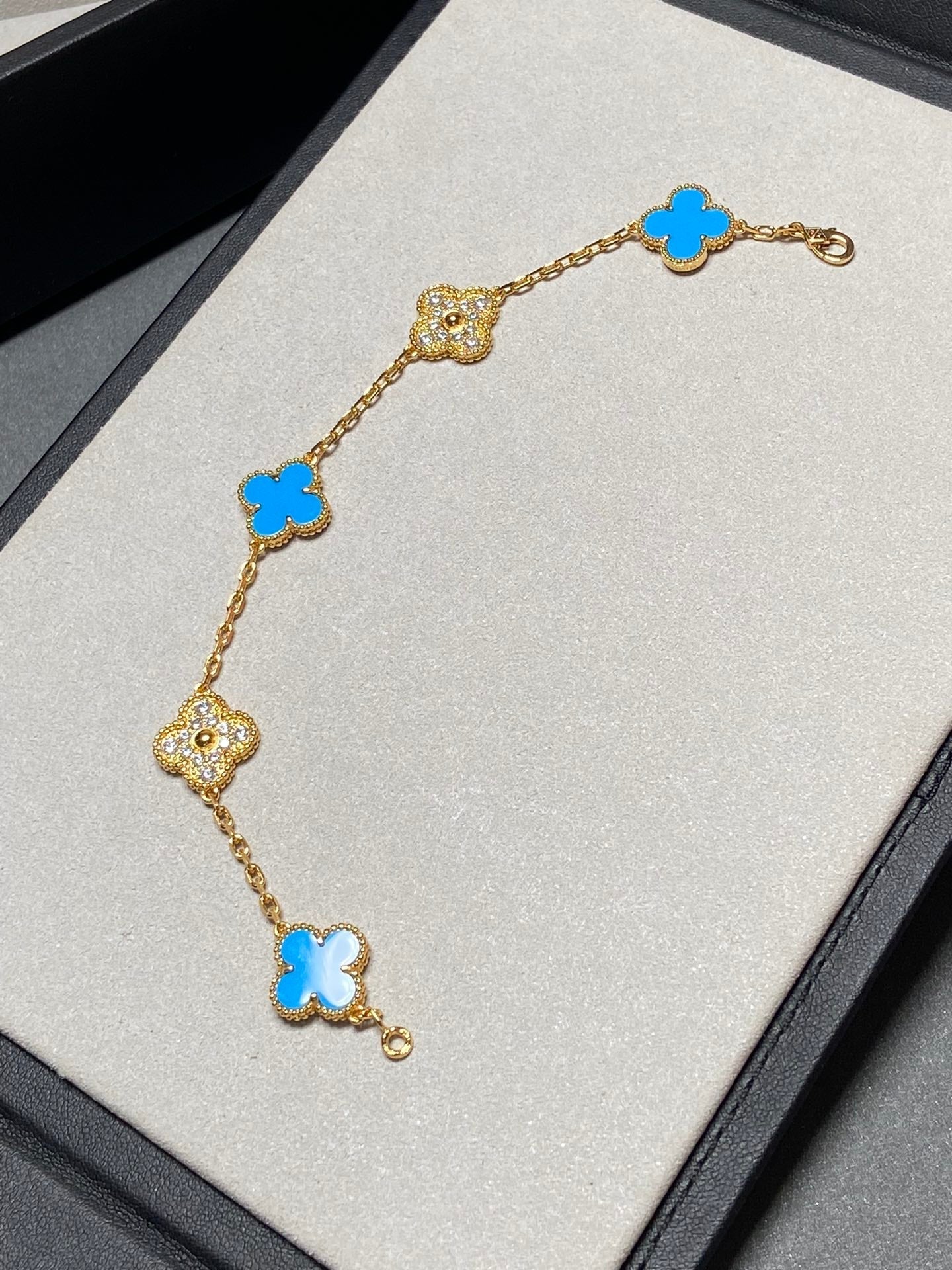 [CA]CLOVER 5 MOTIF BLUE CHALCEDONY DIAMOND GOLD BRACELET