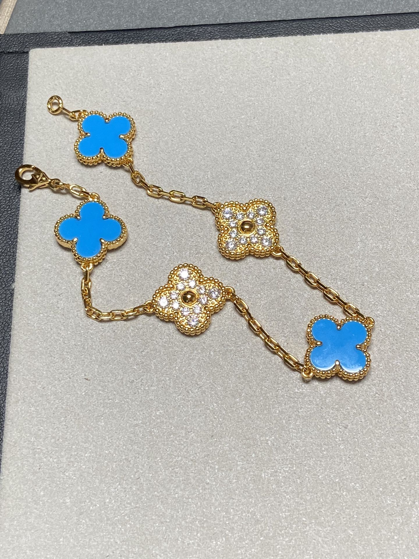 [CA]CLOVER 5 MOTIF BLUE CHALCEDONY DIAMOND GOLD BRACELET