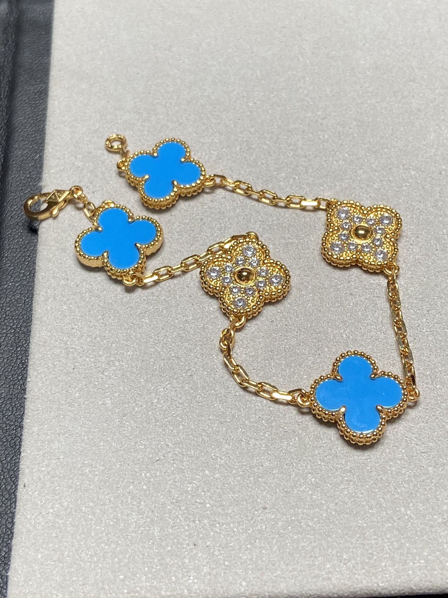 [CA]CLOVER 5 MOTIF BLUE CHALCEDONY DIAMOND GOLD BRACELET