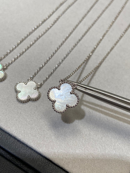 [CA]CLOVER MEDIUM SILVER WHITE MOP NECKLACE