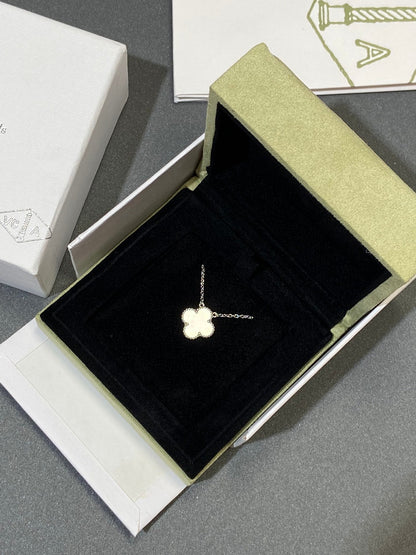 [CA]CLOVER MEDIUM SILVER WHITE MOP NECKLACE