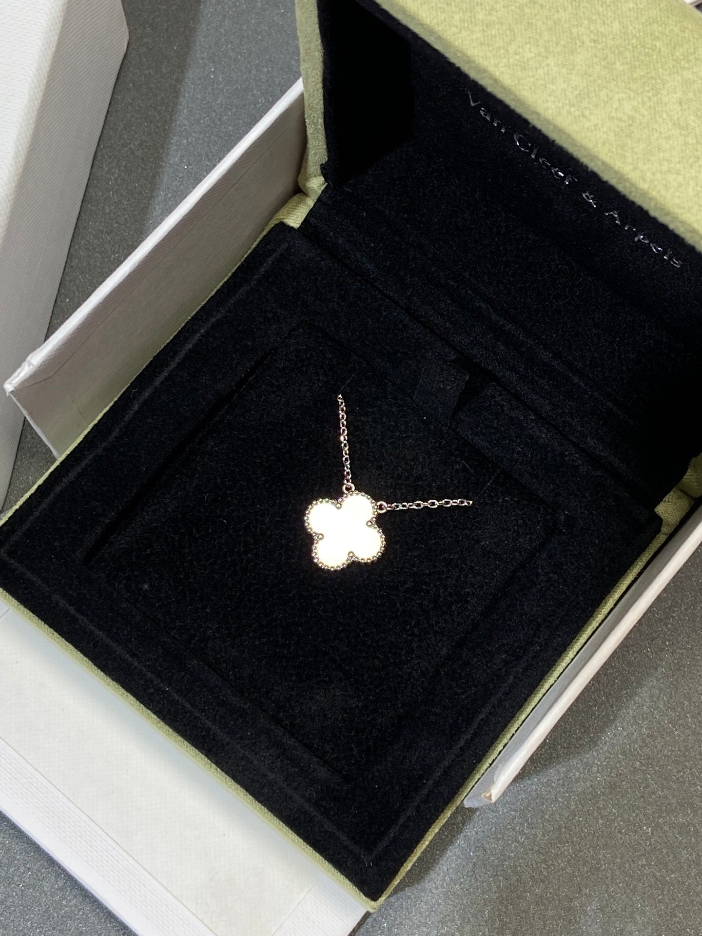 [CA]CLOVER MEDIUM SILVER WHITE MOP NECKLACE