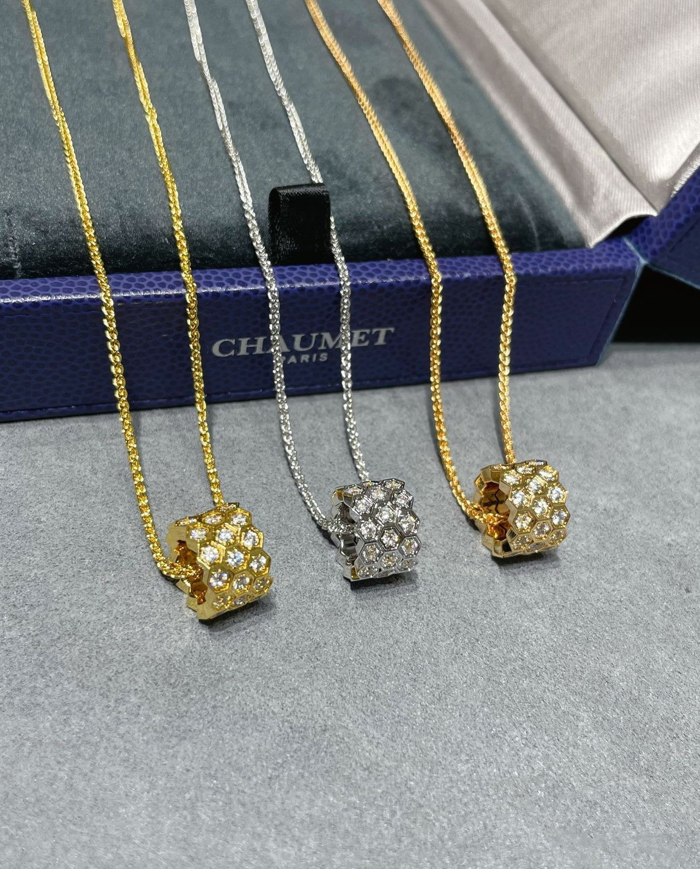 [CA]BEE LOVE DIAMOND PAVED 3 ROW NECKLACE