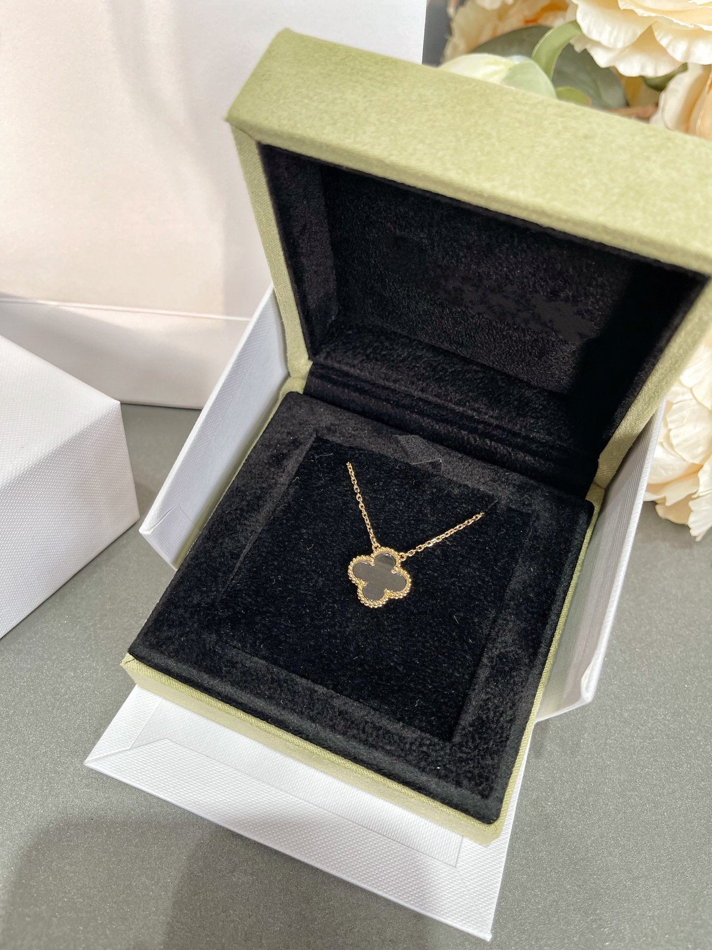 [CA]CLOVER ROCK CRYSTAL ROSE GOLD NECKLACE