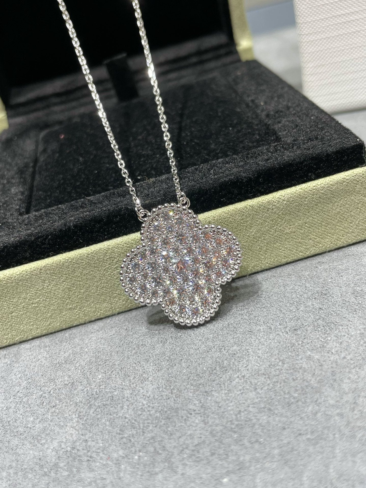 [CA]CLOVER 25MM LARGE PENDANT DIAMOND PAVED SILVER NECKLACE