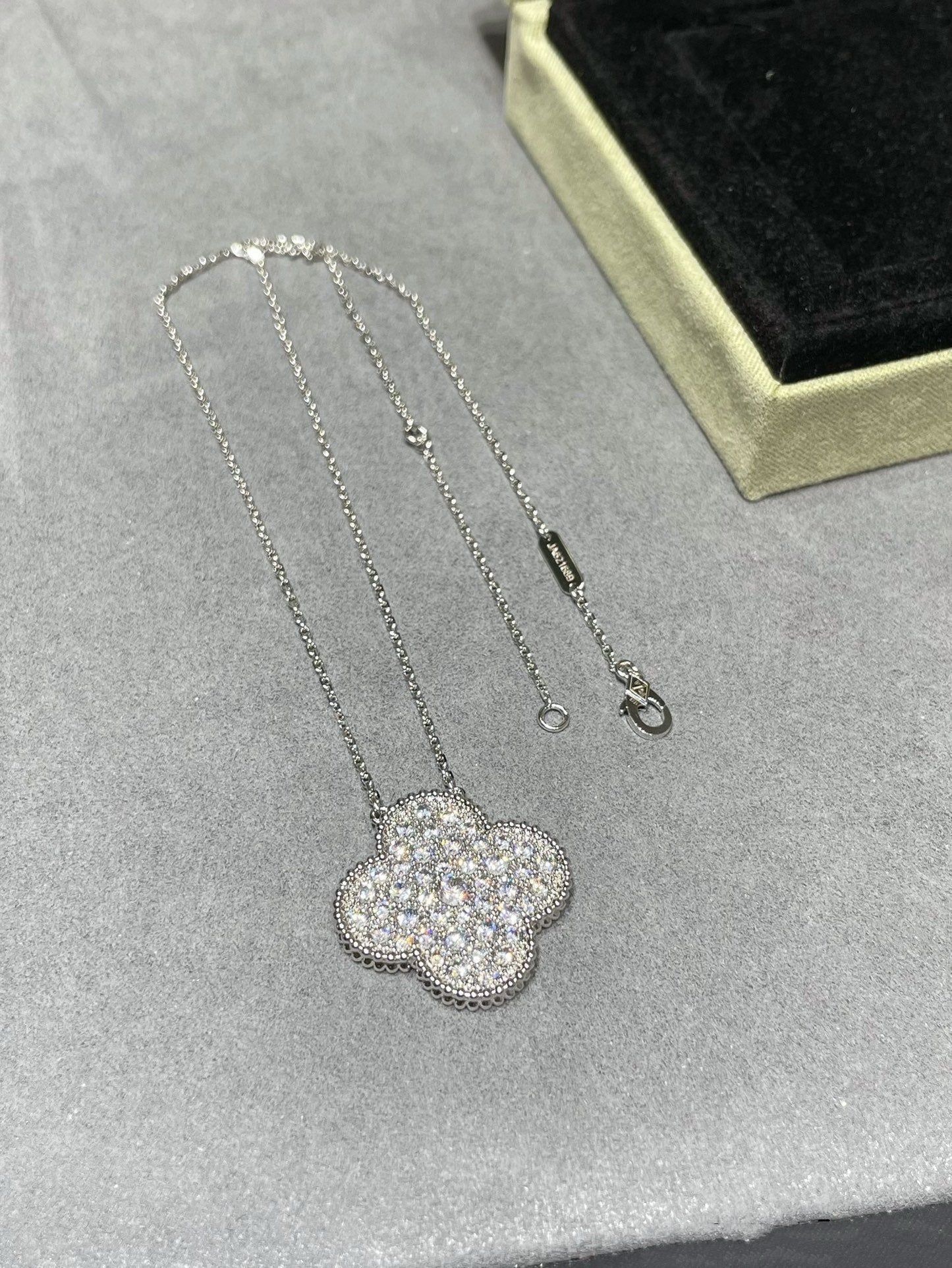 [CA]CLOVER 25MM LARGE PENDANT DIAMOND PAVED SILVER NECKLACE