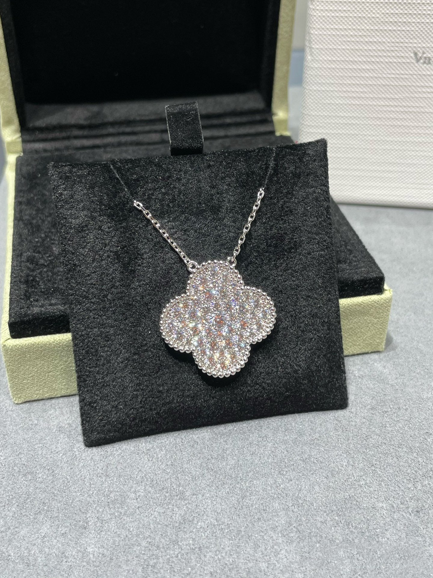 [CA]CLOVER 25MM LARGE PENDANT DIAMOND PAVED SILVER NECKLACE