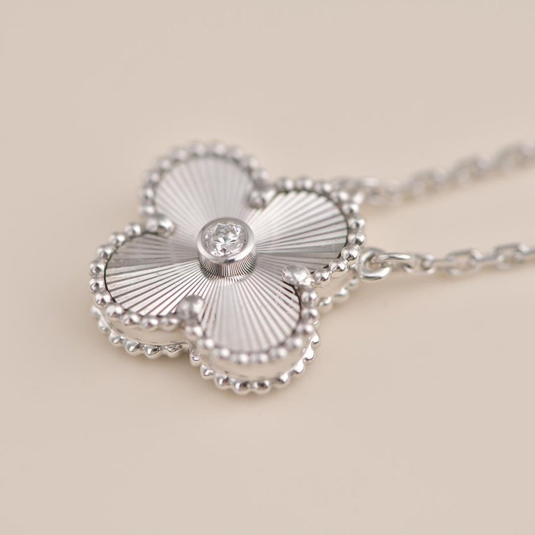 [CA]CLOVER  15MM DIAMOND LASER NECKLACE SILVER