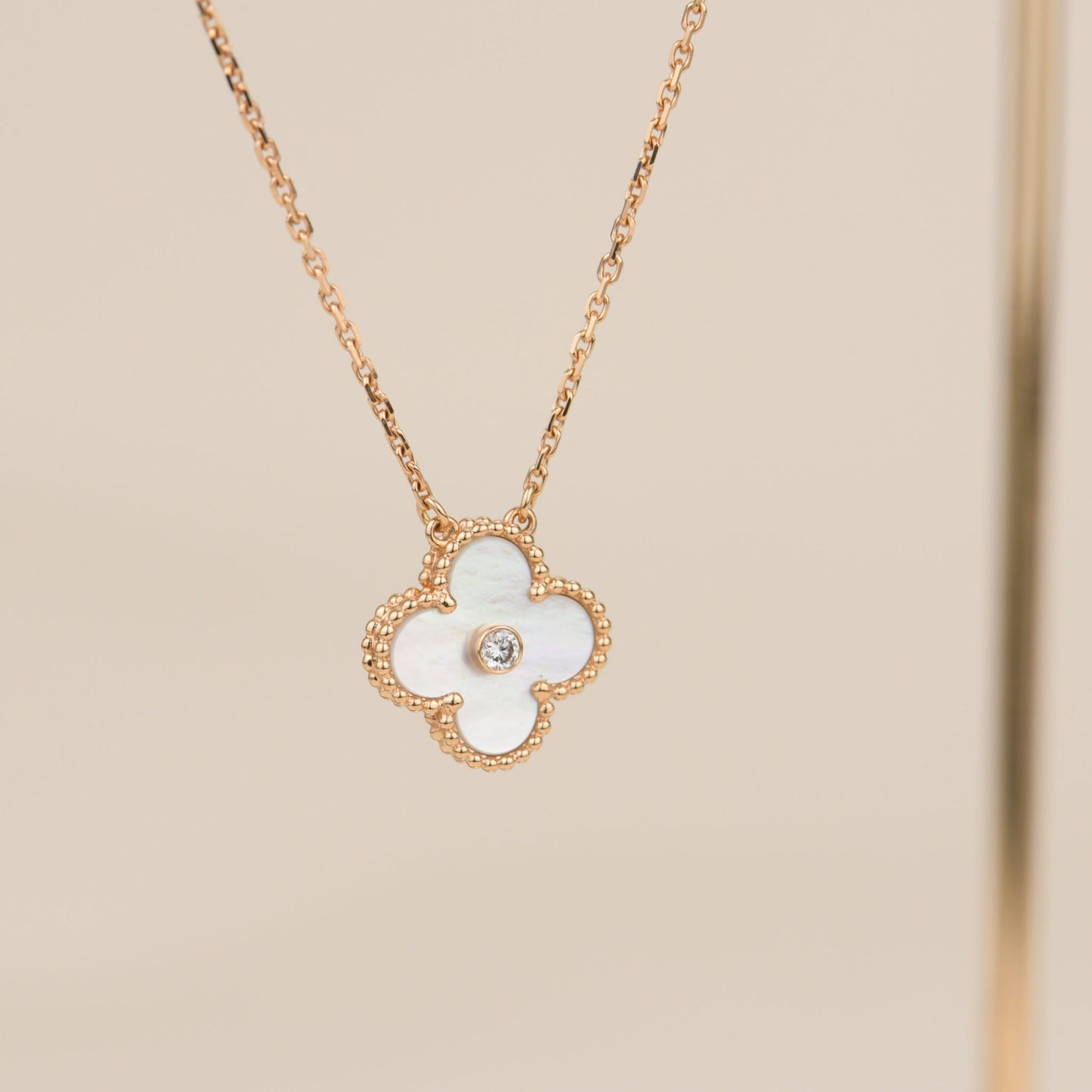 [CA]CLOVER 15MM DIAMOND WHITE FRITILLARIA NECKLACE