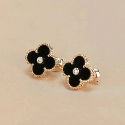 [CA]CLOVER MEDIUM 1 MOTIFS ONYX DIAMOND EARRINGS