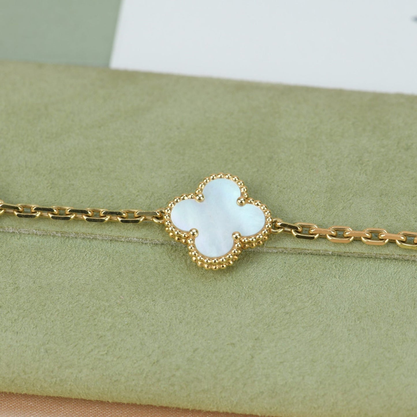 [CA]CLOVER  5 MOTIF WHITE MOP BRACELET