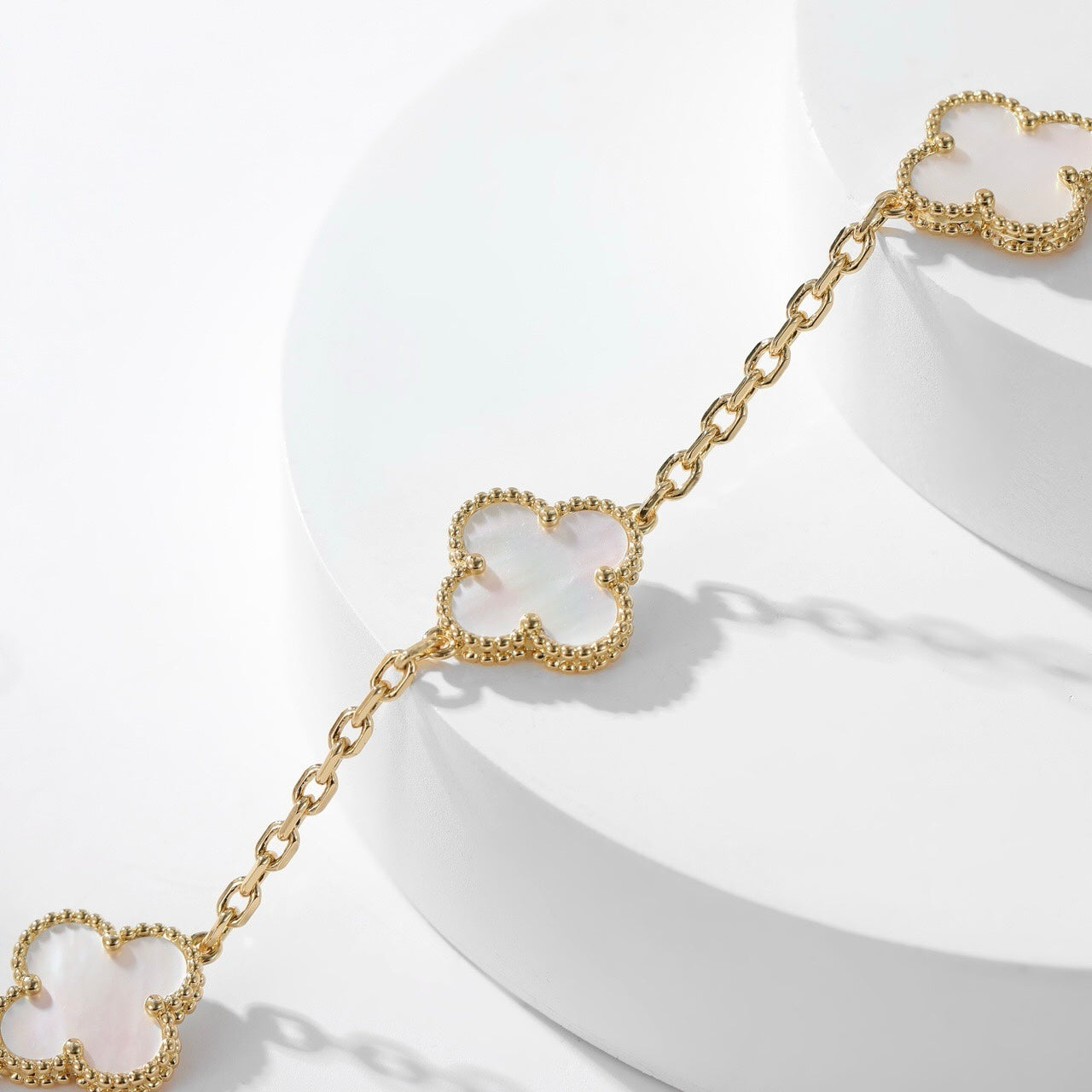 [CA]CLOVER 10 MOTIFS WHITE MOTHER OF PEARL NECKLACE