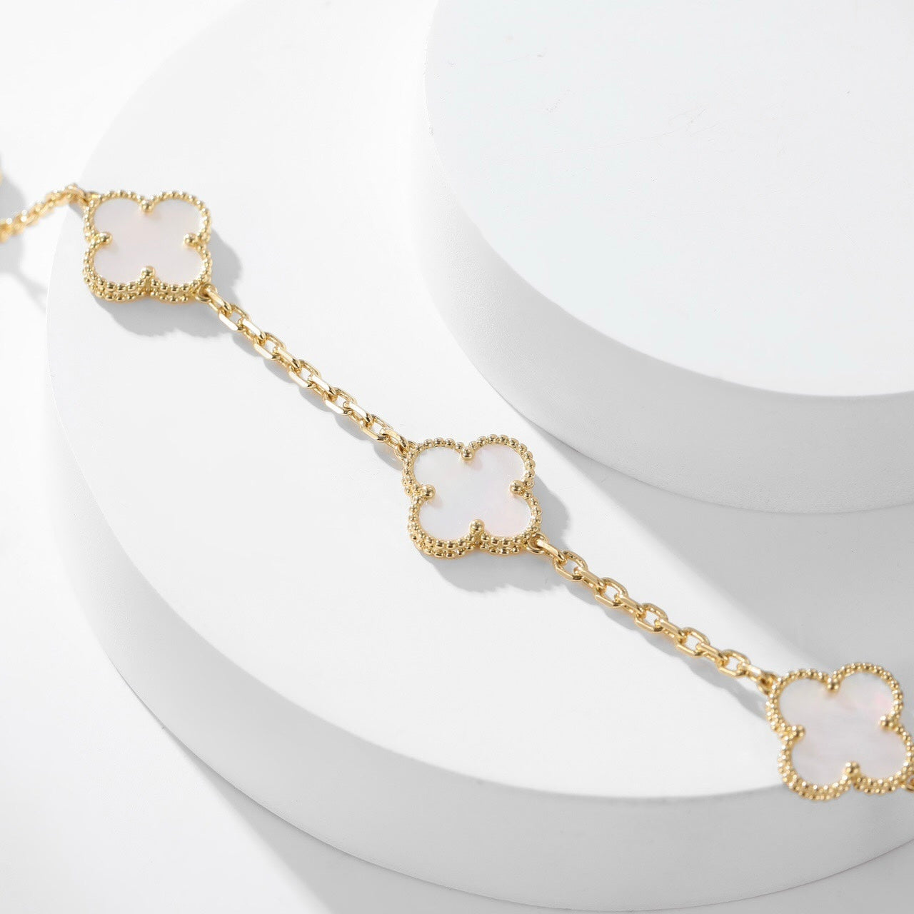 [CA]CLOVER 10 MOTIFS WHITE MOTHER OF PEARL NECKLACE