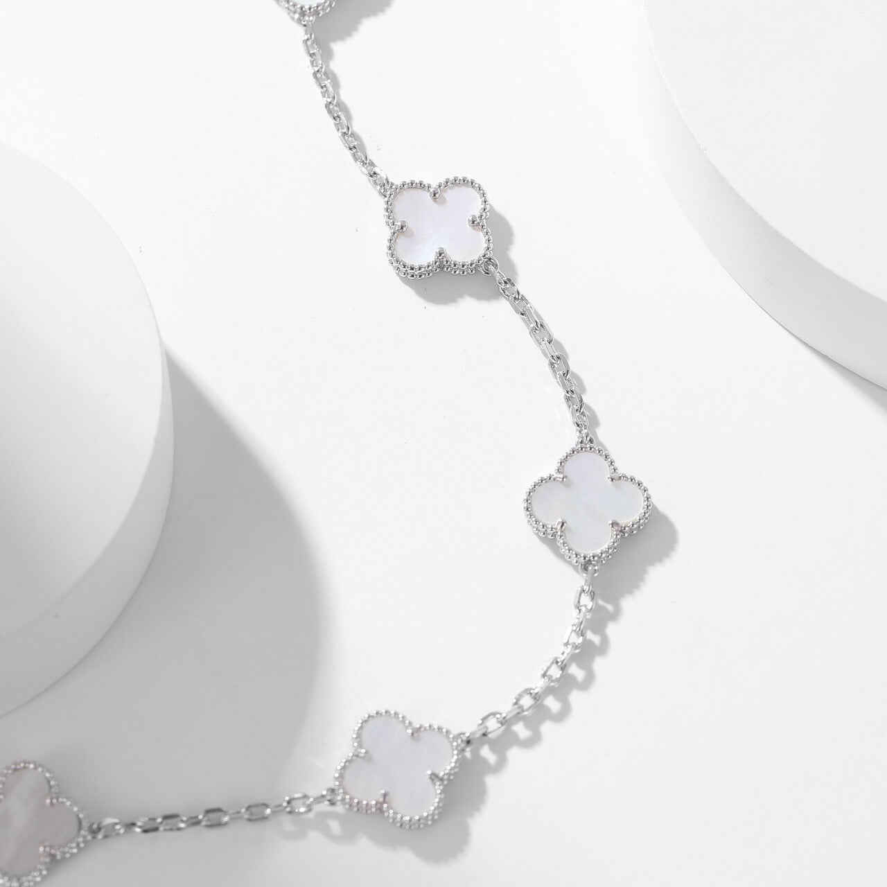 [CA]CLOVER 10 MOTIFS WHITE MOTHER OF PEARL NECKLACE