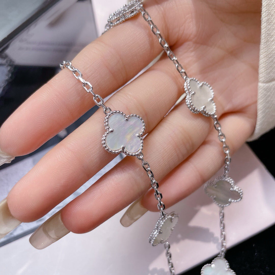 [CA]CLOVER 10 MOTIFS WHITE MOTHER OF PEARL NECKLACE