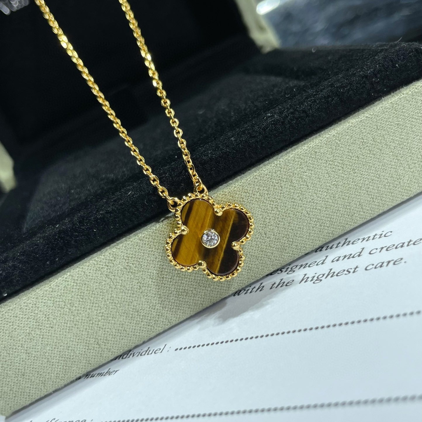 [CA]CLOVER 15MM DIAMOND AND YELLOW TIGER'S EYE AGATE necklace