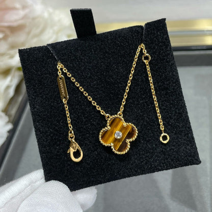 [CA]CLOVER 15MM DIAMOND AND YELLOW TIGER'S EYE AGATE necklace