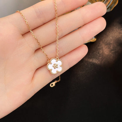 [CA]LUCKY  WHITE MOP  PLUM BLOSSOM NECKLACE