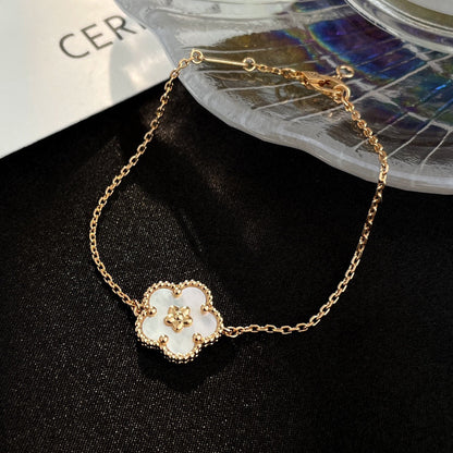 [CA]LUCKY WHITE MOP PLUM BLOSSOM  BRACELET