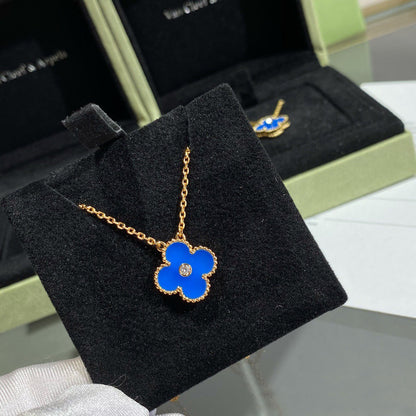 [CA]CLOVER 15MM DIAMOND AND BLUE AGATE NECKLACE