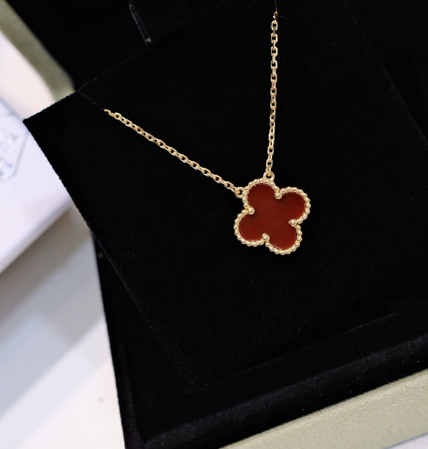 [CA]CLOVER 15MM CARNELIAN SINGLE FLOWER NECKLACE