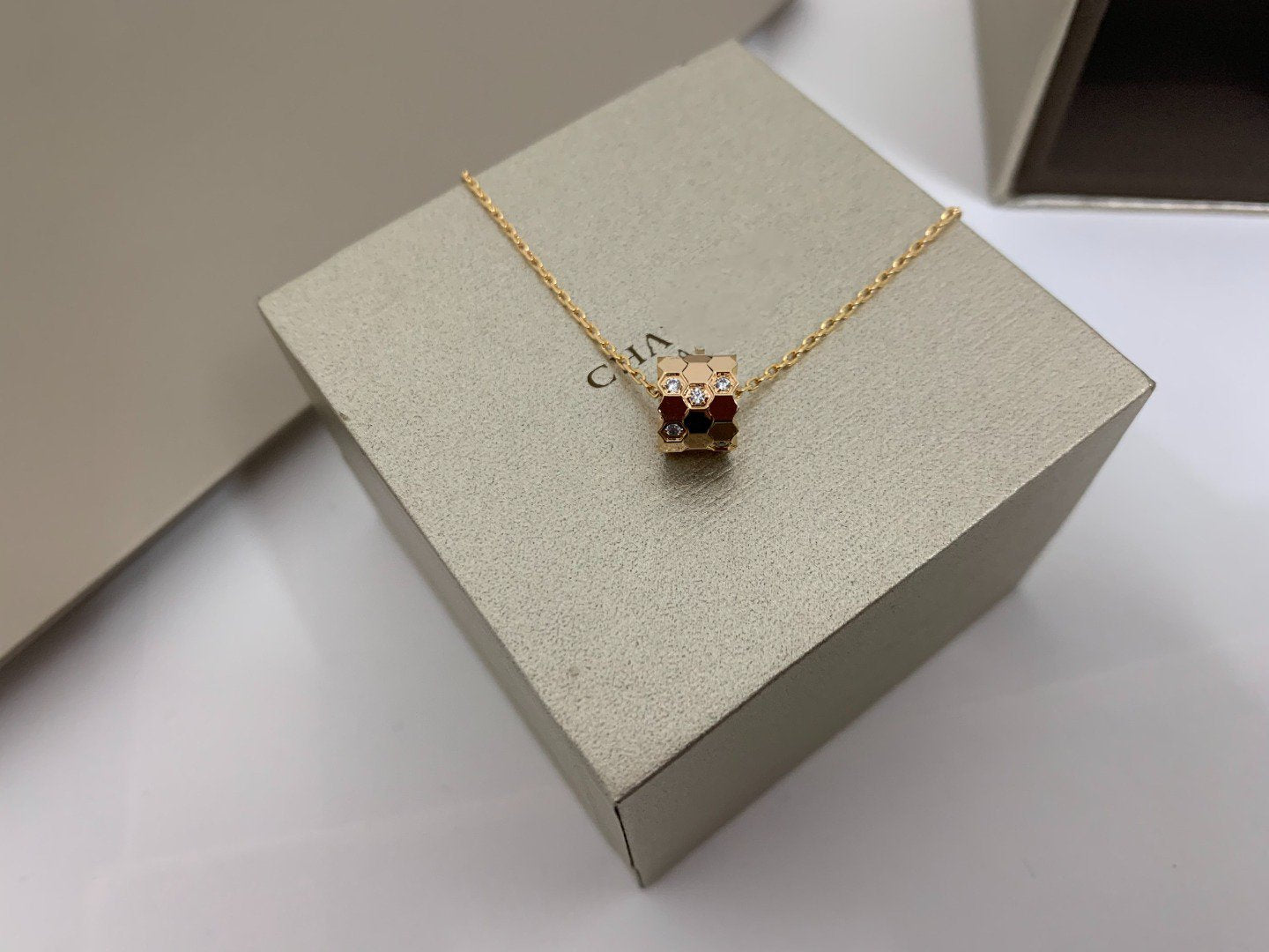 [CA]BEE LOVE DIAMOND NECKLACE