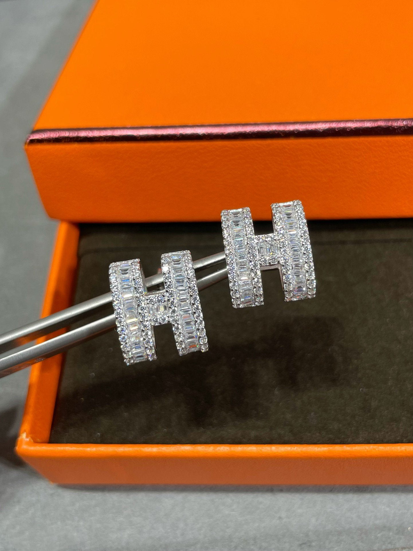 [CA]H STUD EARRINGS WITH SILVER DIAMONDS