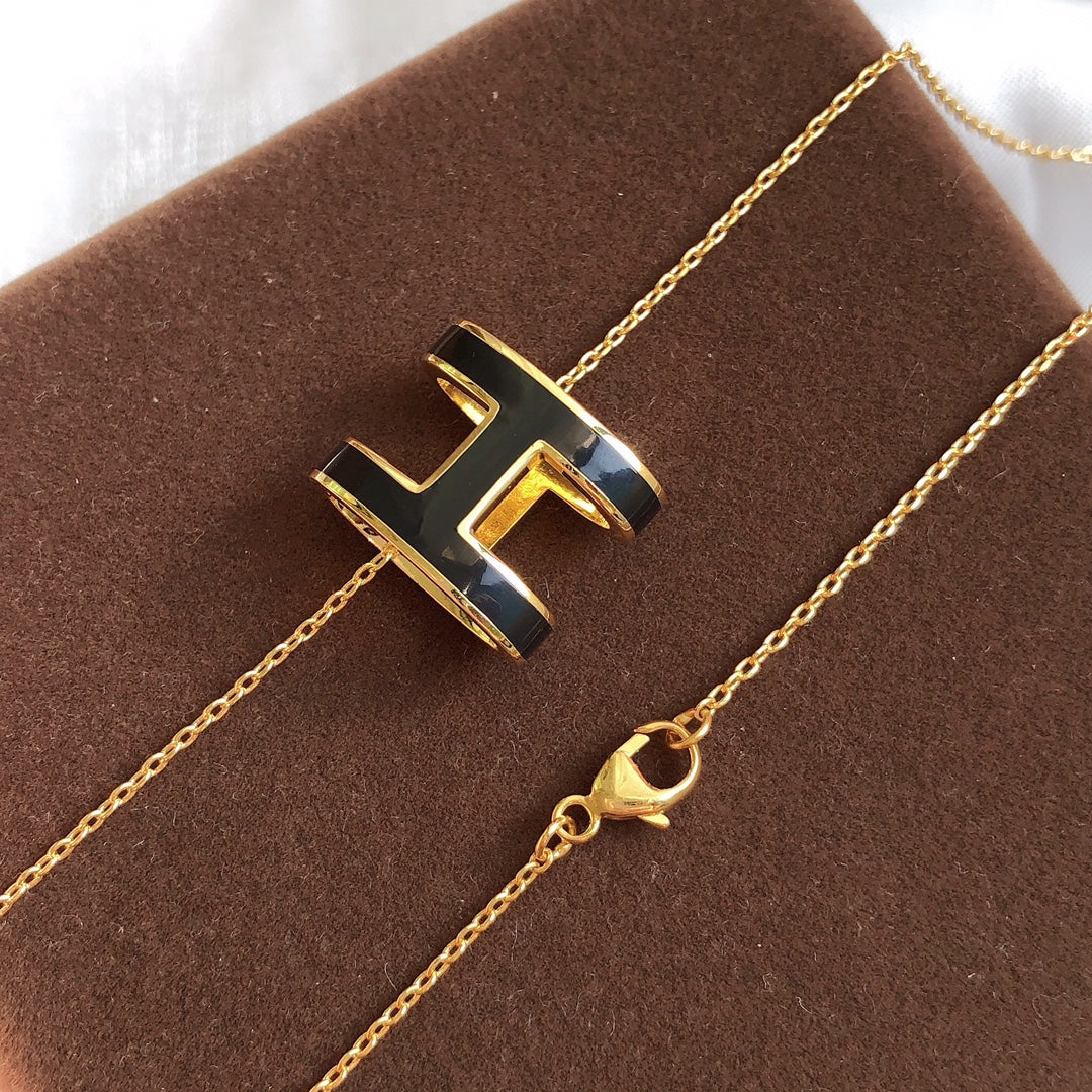 [CA]HM CLIC BLACK ENAMEL GOLD NECKLACE