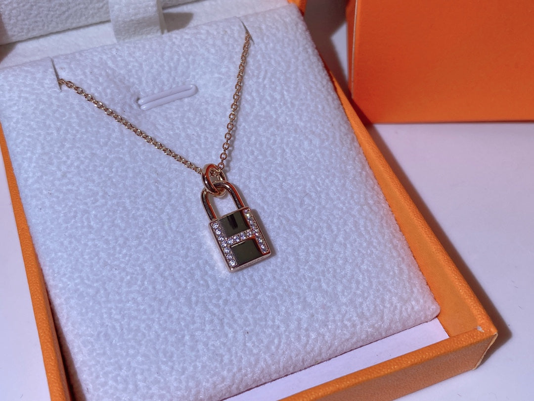 [CA]HM ADVANCED NICHE LOCK HEAD NECKLACE DIAMONDS