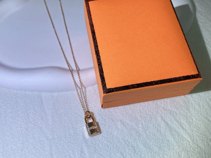 [CA]HM ADVANCED NICHE LOCK HEAD NECKLACE DIAMONDS