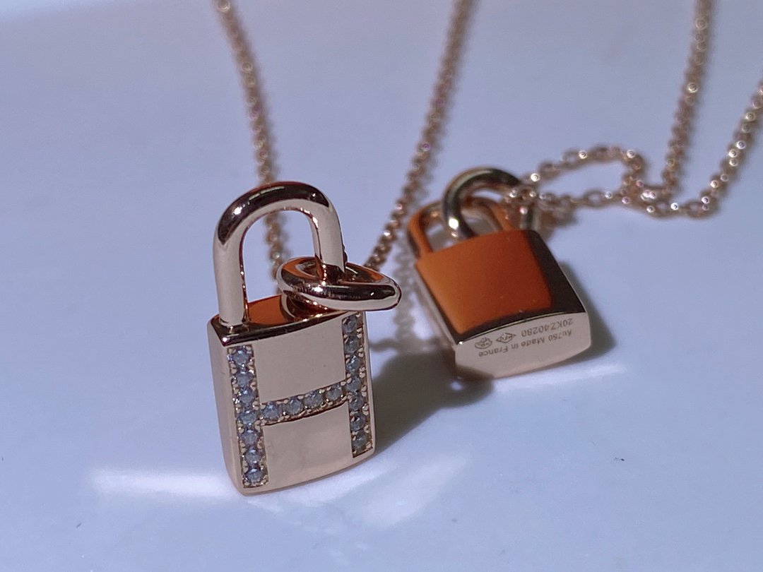 [CA]HM ADVANCED NICHE LOCK HEAD NECKLACE DIAMONDS