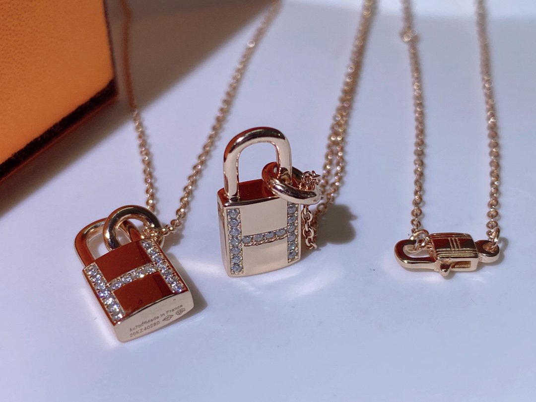 [CA]HM ADVANCED NICHE LOCK HEAD NECKLACE DIAMONDS