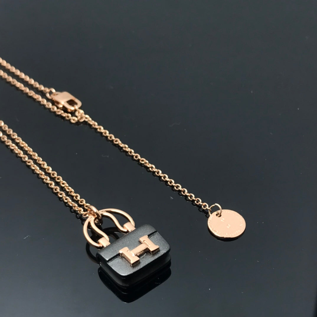 [CA]WOMEN'S HM AMULETTES CONSTANCE PENDANT NECKLACE