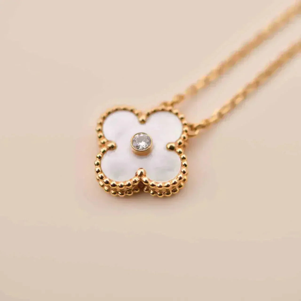 [CA]CLOVER 15MM DIAMOND WHITE FRITILLARIA NECKLACE