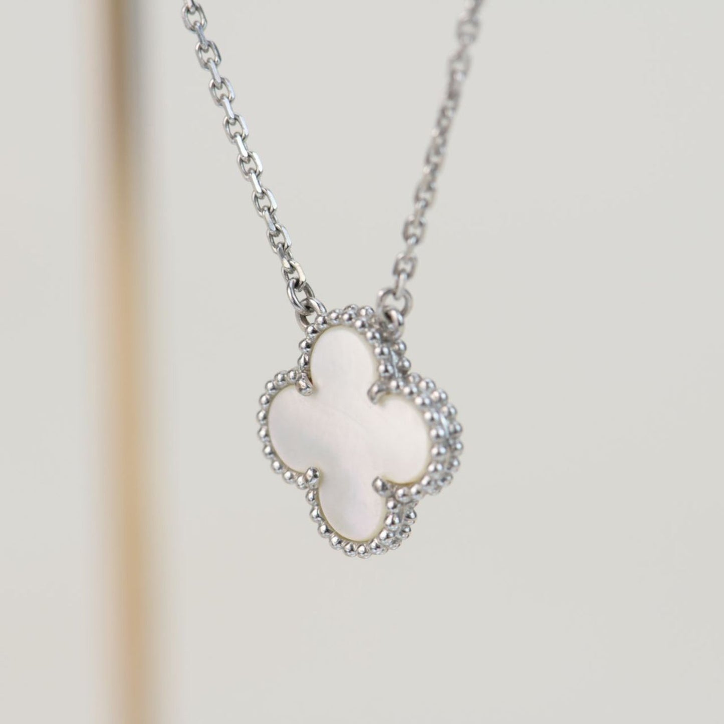 [CA]CLOVER  15MM WHITE MOTHER-OF-PEARL SILVER