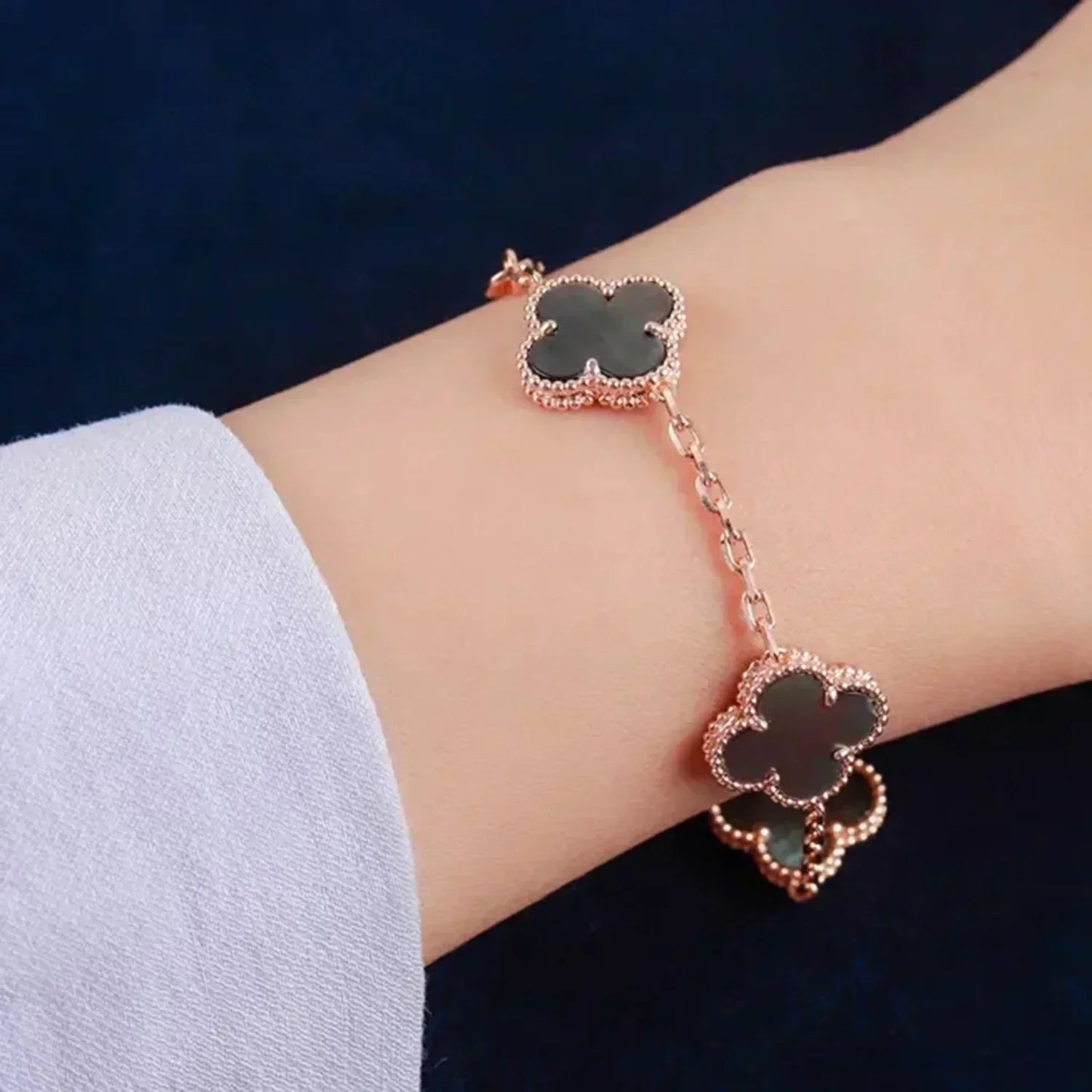 [CA]CLOVER 5 MOTIF GRAY MOP  BRACELET