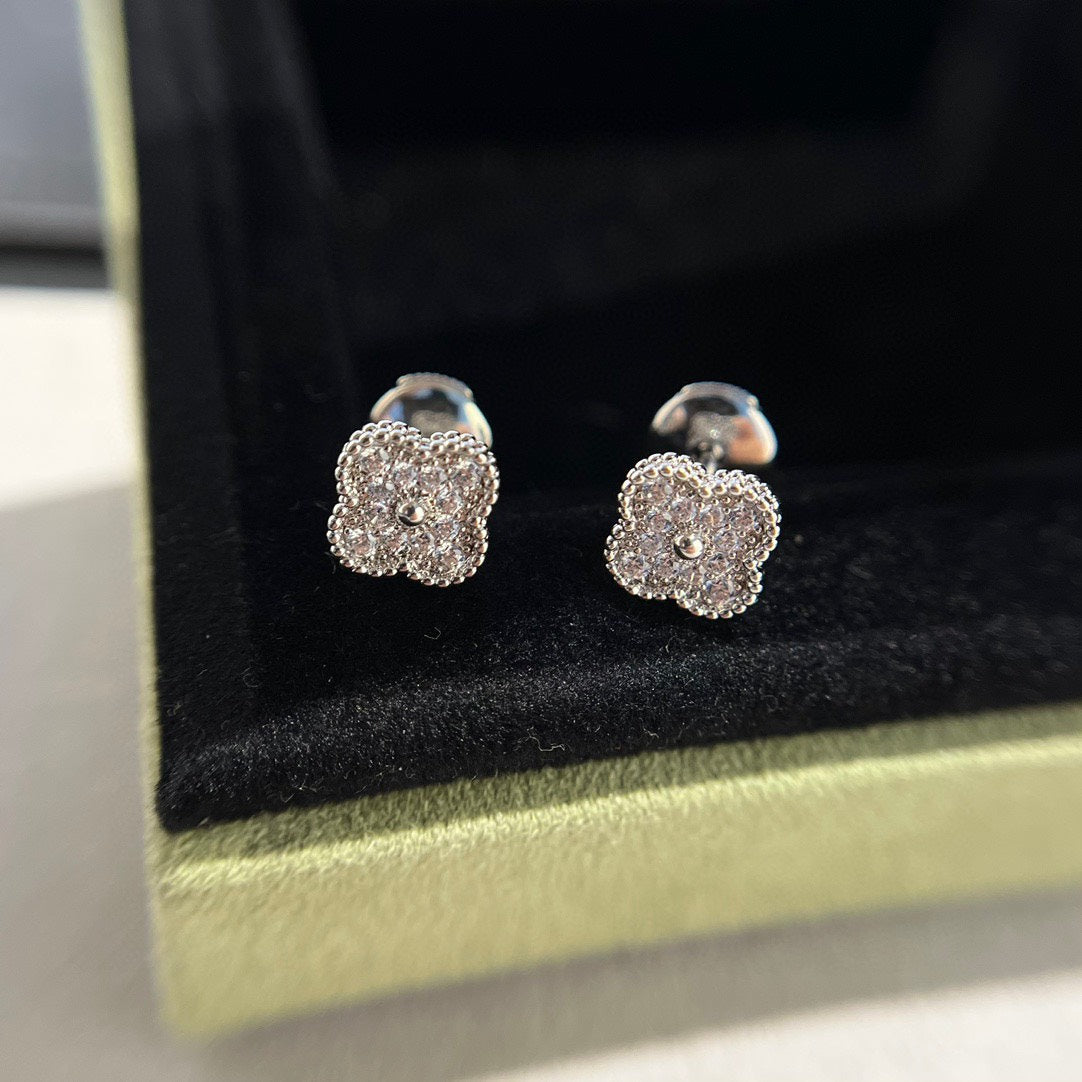 [CA]CLOVER MINI DIAMOND STUD EARRINGS