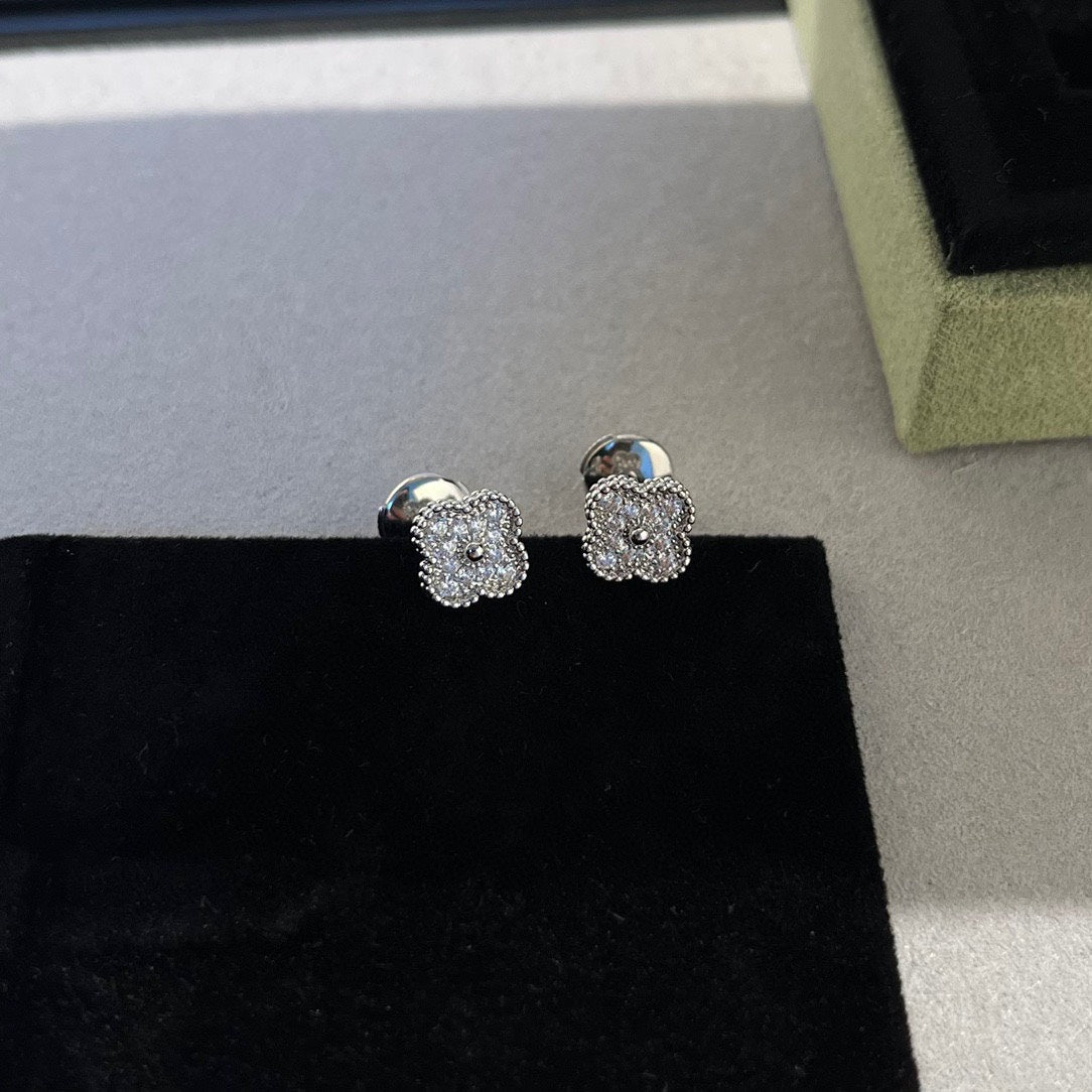 [CA]CLOVER MINI DIAMOND STUD EARRINGS