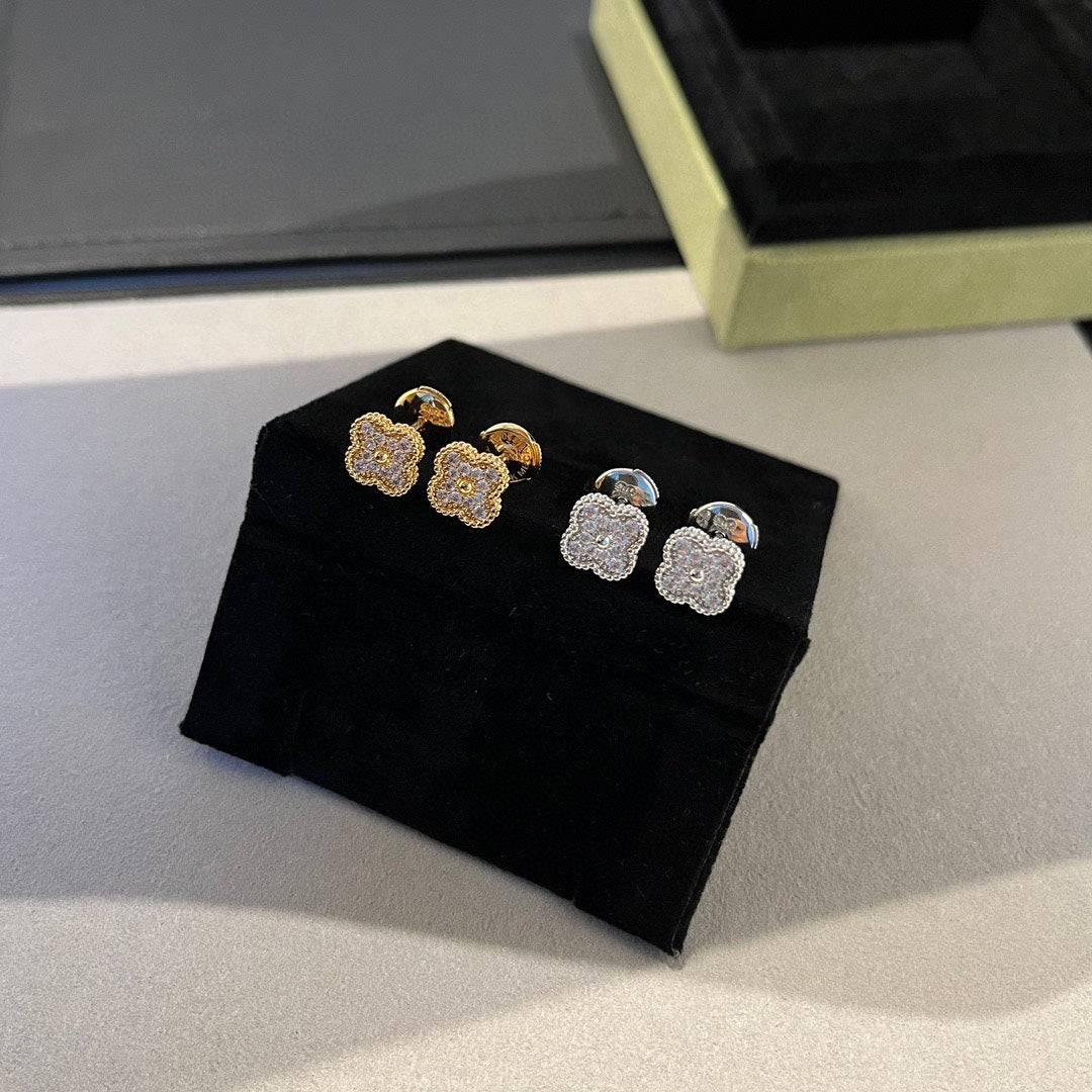 [CA]CLOVER MINI DIAMOND STUD EARRINGS