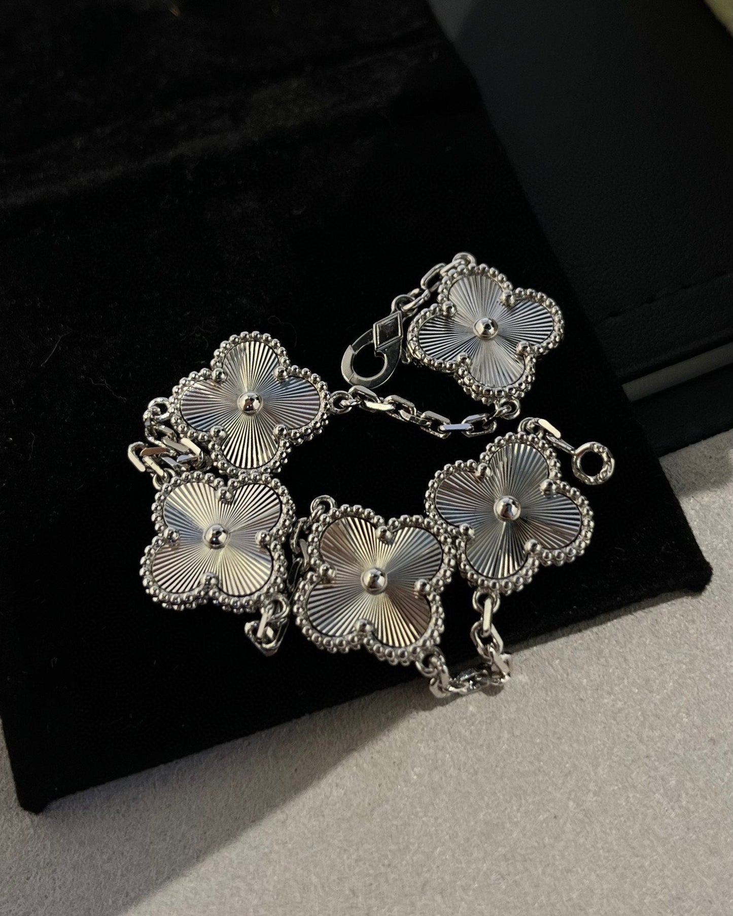 [CA]CLOVER SILVER 5 MOTIFS BRACELET